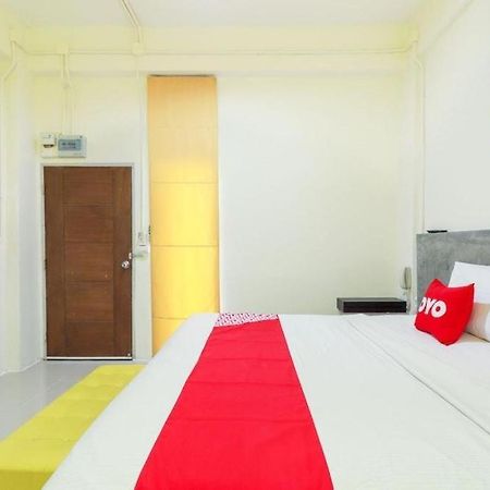 Oyo 412 7 Days Hotel Чиангмай Экстерьер фото