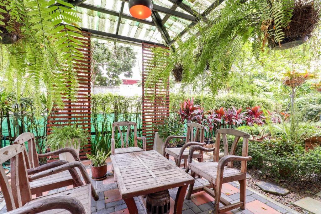 Oyo 412 7 Days Hotel Чиангмай Экстерьер фото