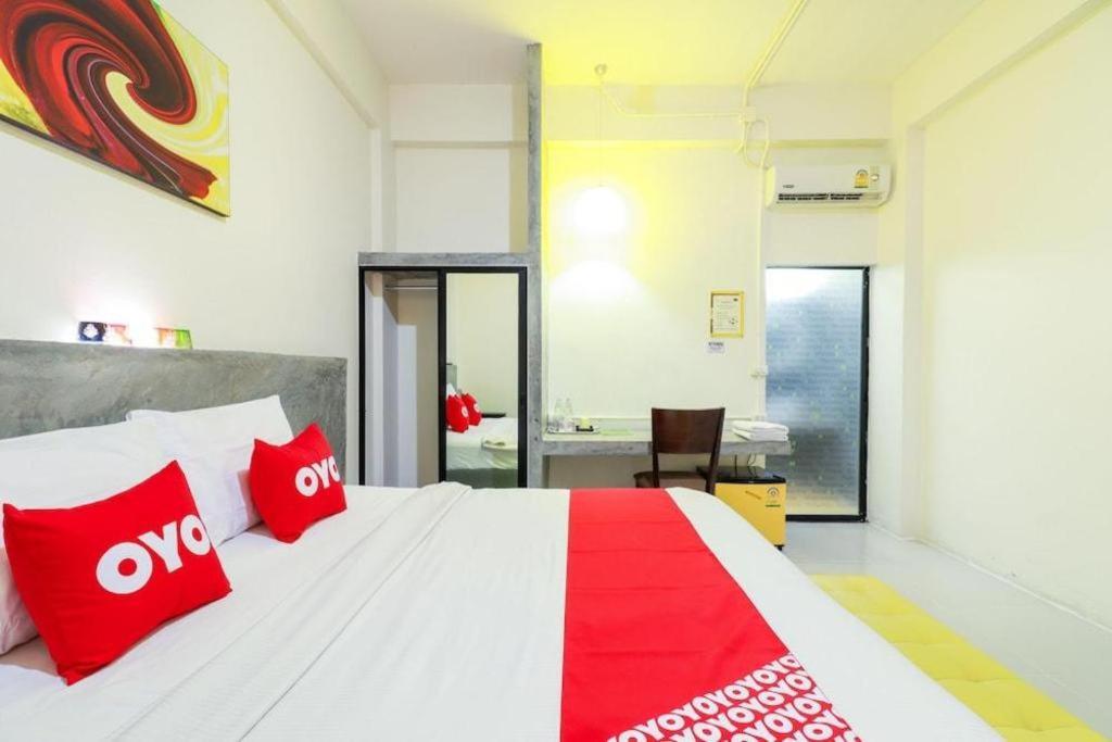 Oyo 412 7 Days Hotel Чиангмай Экстерьер фото
