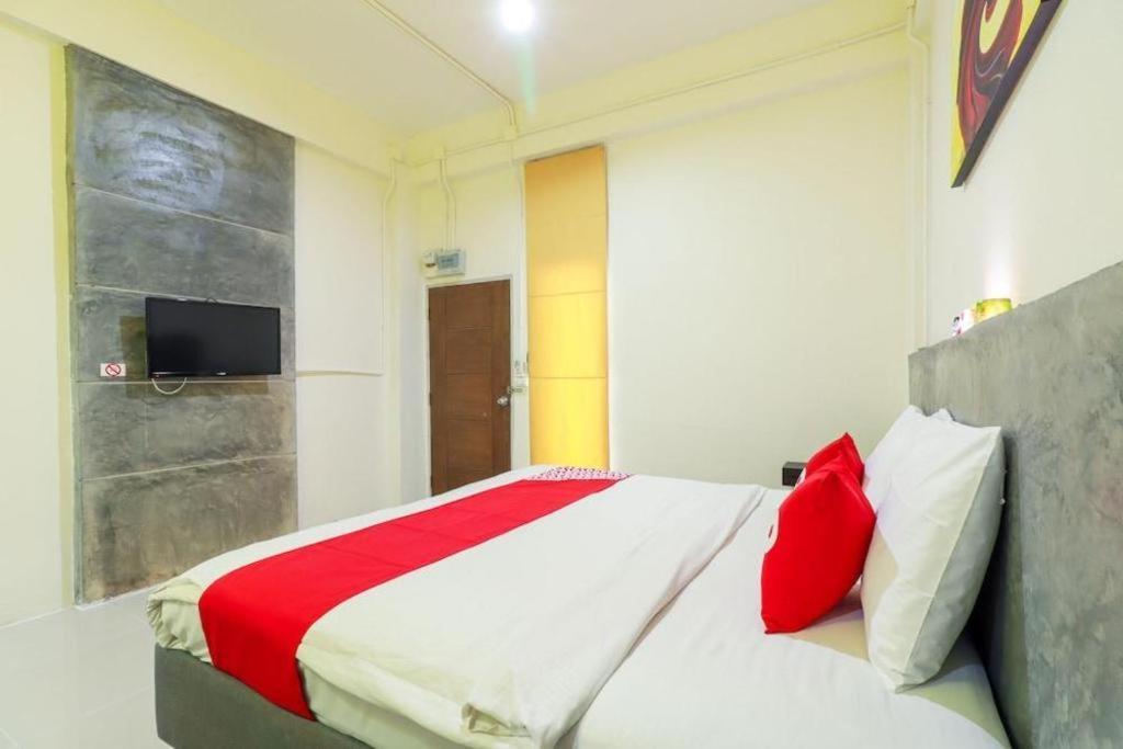 Oyo 412 7 Days Hotel Чиангмай Экстерьер фото