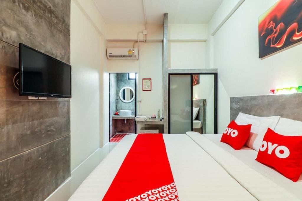 Oyo 412 7 Days Hotel Чиангмай Экстерьер фото
