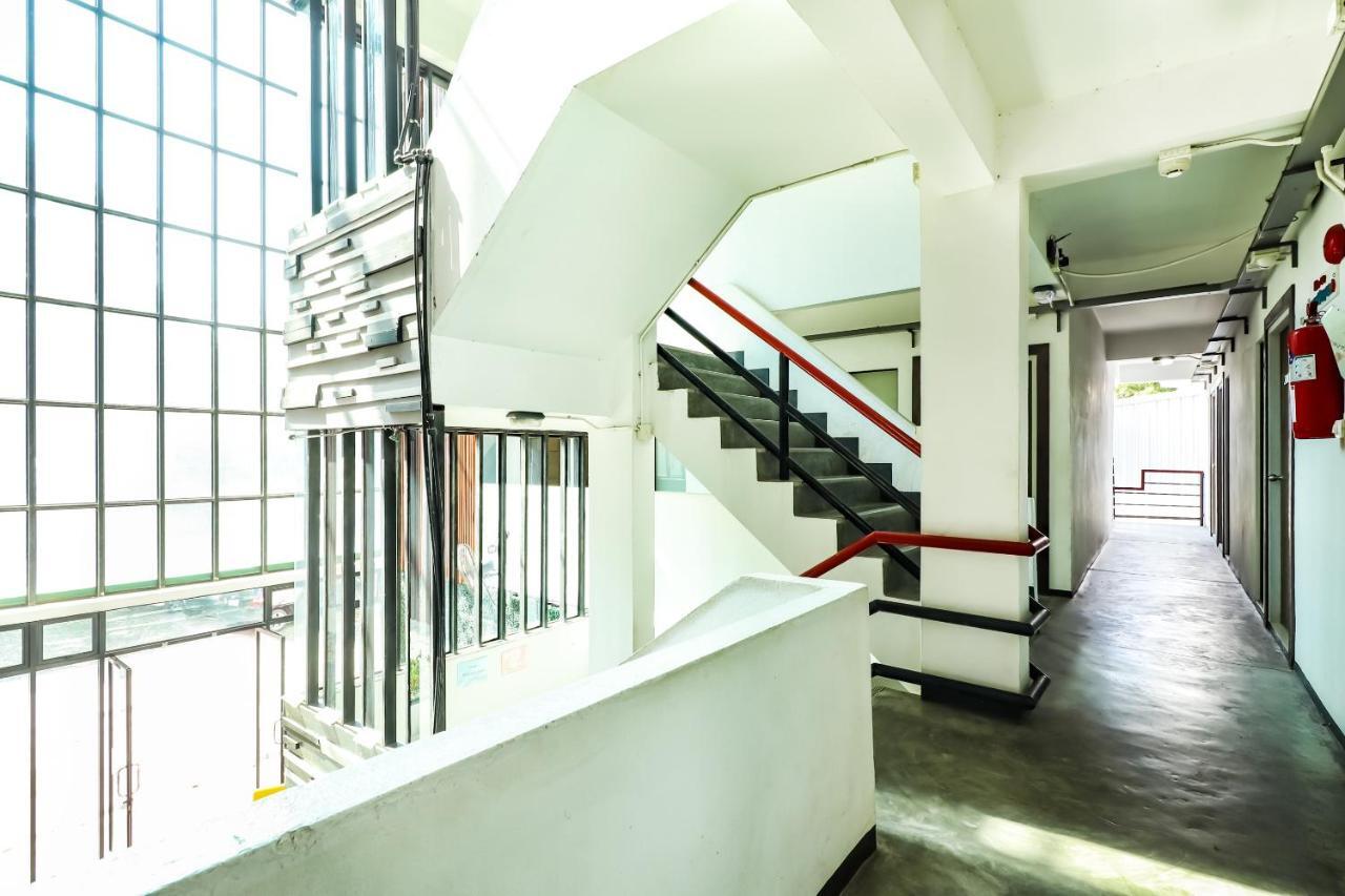 Oyo 412 7 Days Hotel Чиангмай Экстерьер фото