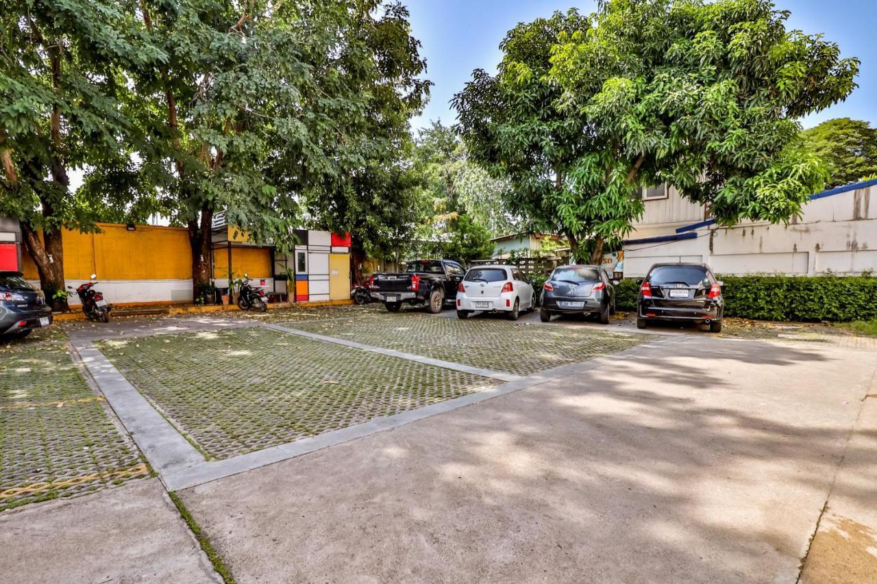 Oyo 412 7 Days Hotel Чиангмай Экстерьер фото